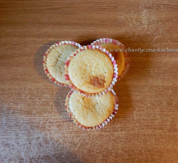 Cytrynowe muffinki nadziewane lemon curd